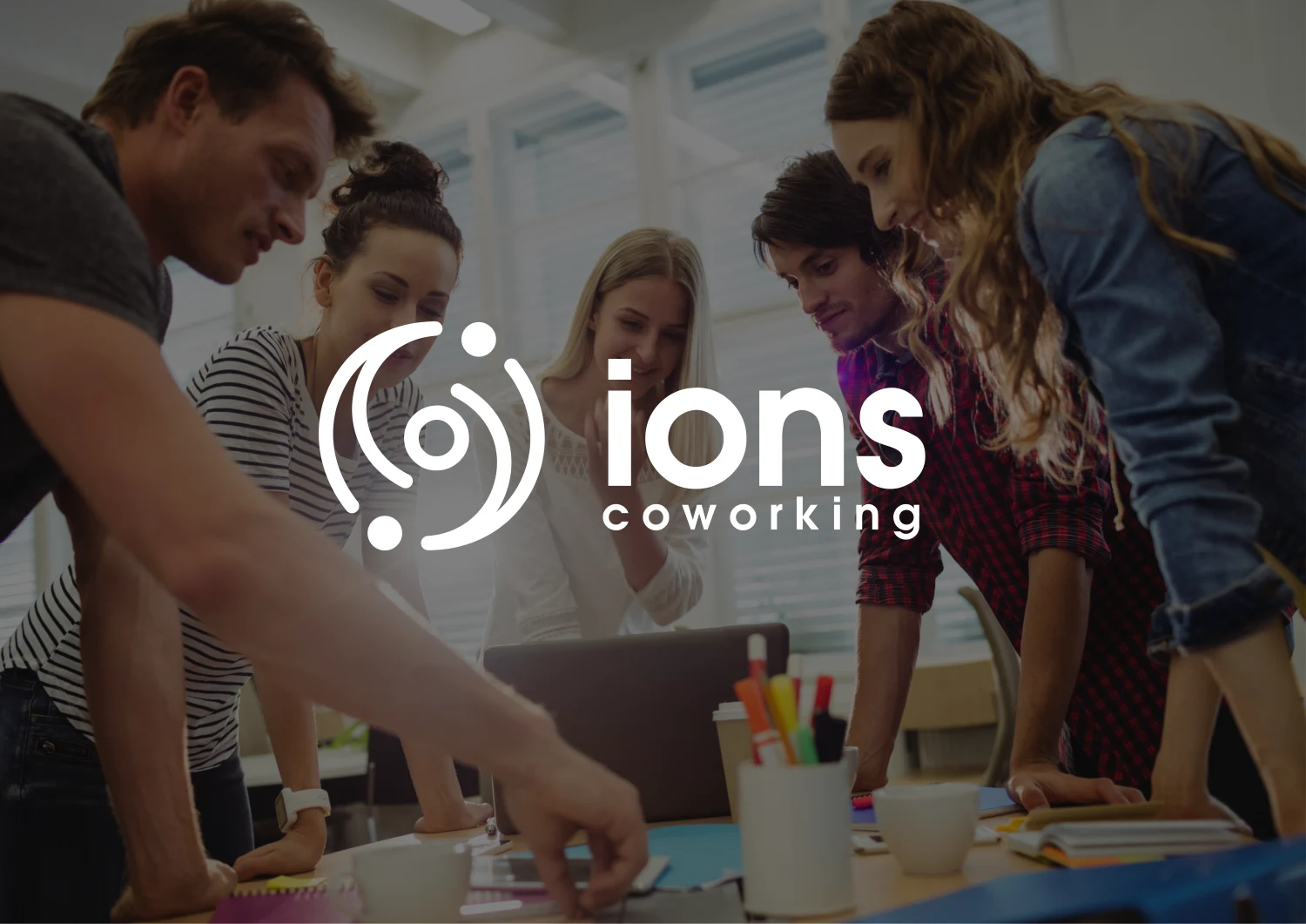 Aplicação da identidade visual de Íons Coworking